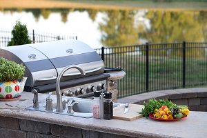 3 Ways an Outdoor Kitchen Adds Value to Your Home 